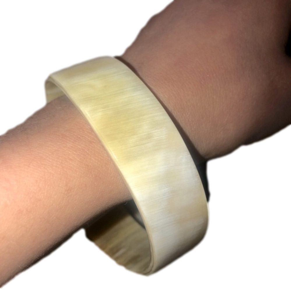 VTG 60s Curved Horn Polished Bangle Cuff Cream Off White Colour 20mm Width 8.5”